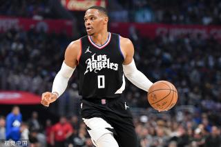 他被一些球 他被一些球