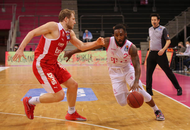 渐白热化 渐白热化